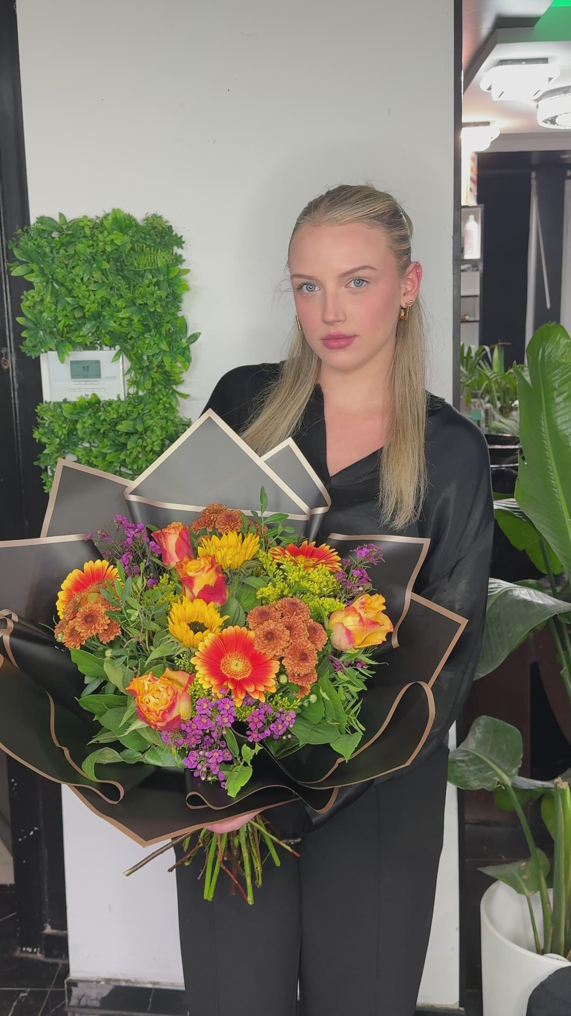 Compact oranje boeket